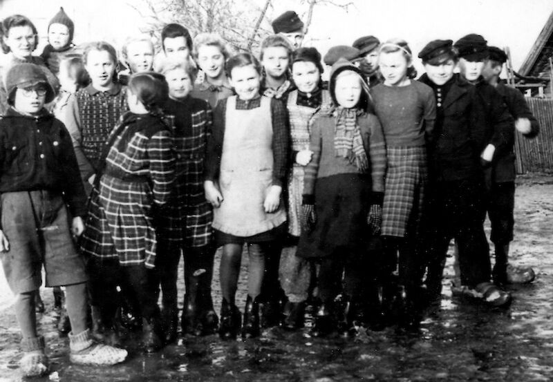 Marianne Günther mit Schülergruppe 1943 © Foto: Privatarchiv Peyinghaus